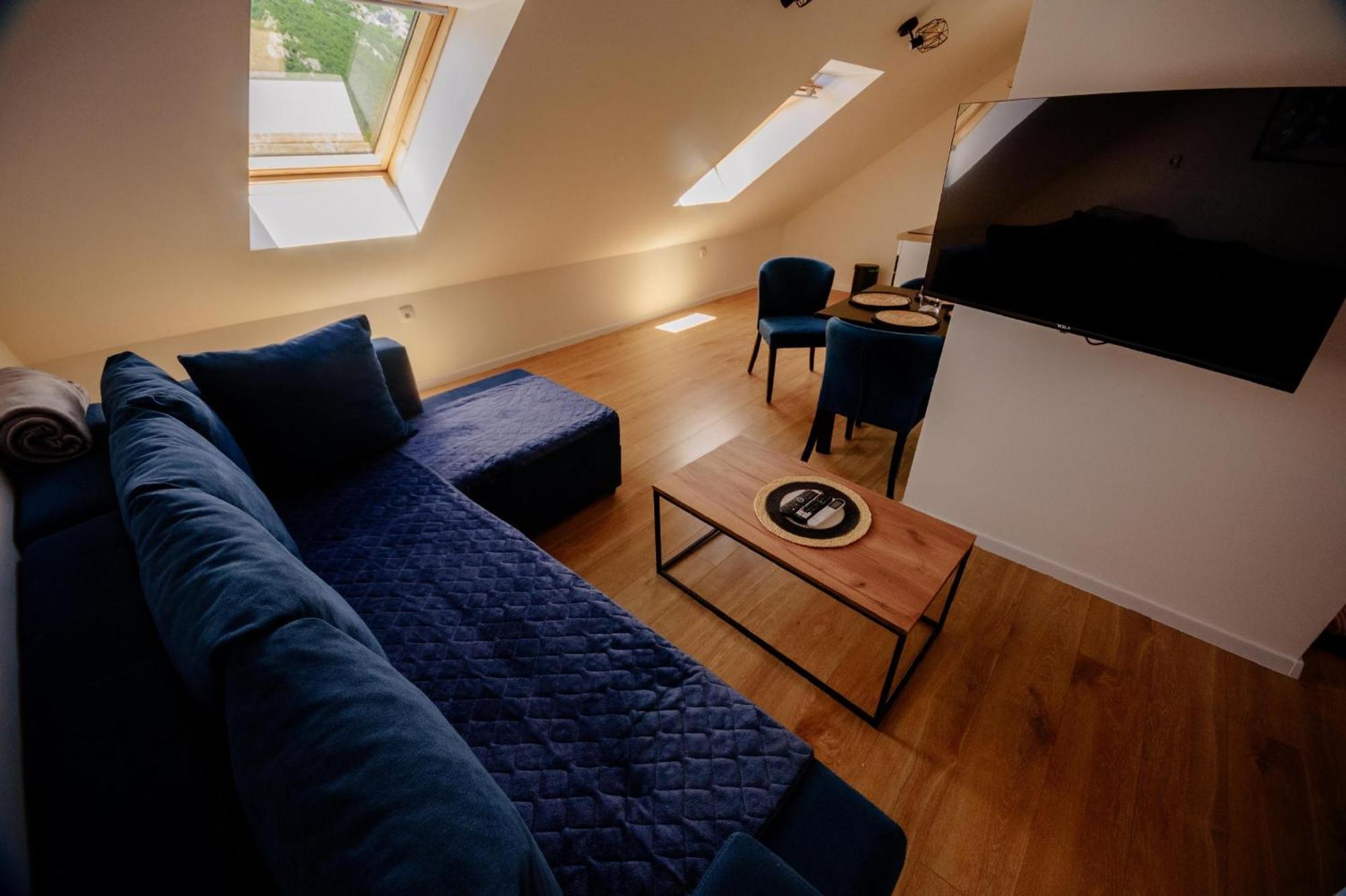Loft Apartment *